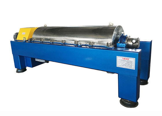 Centrifuga decanter bifase efficiente con riduzione del croma per fanghi tessili, di tintura e di conceria